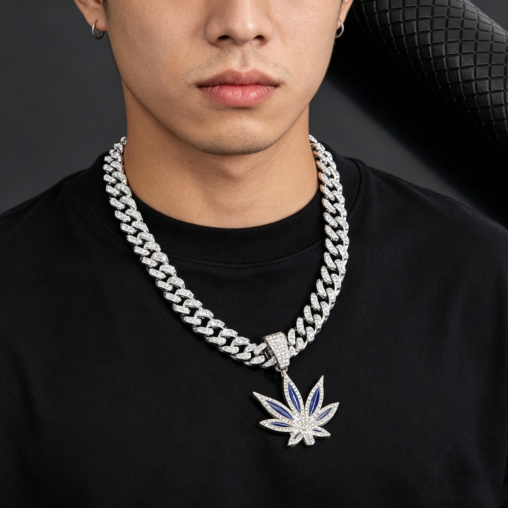 Fashionable Diamond-Studded Maple Leaf Necklace