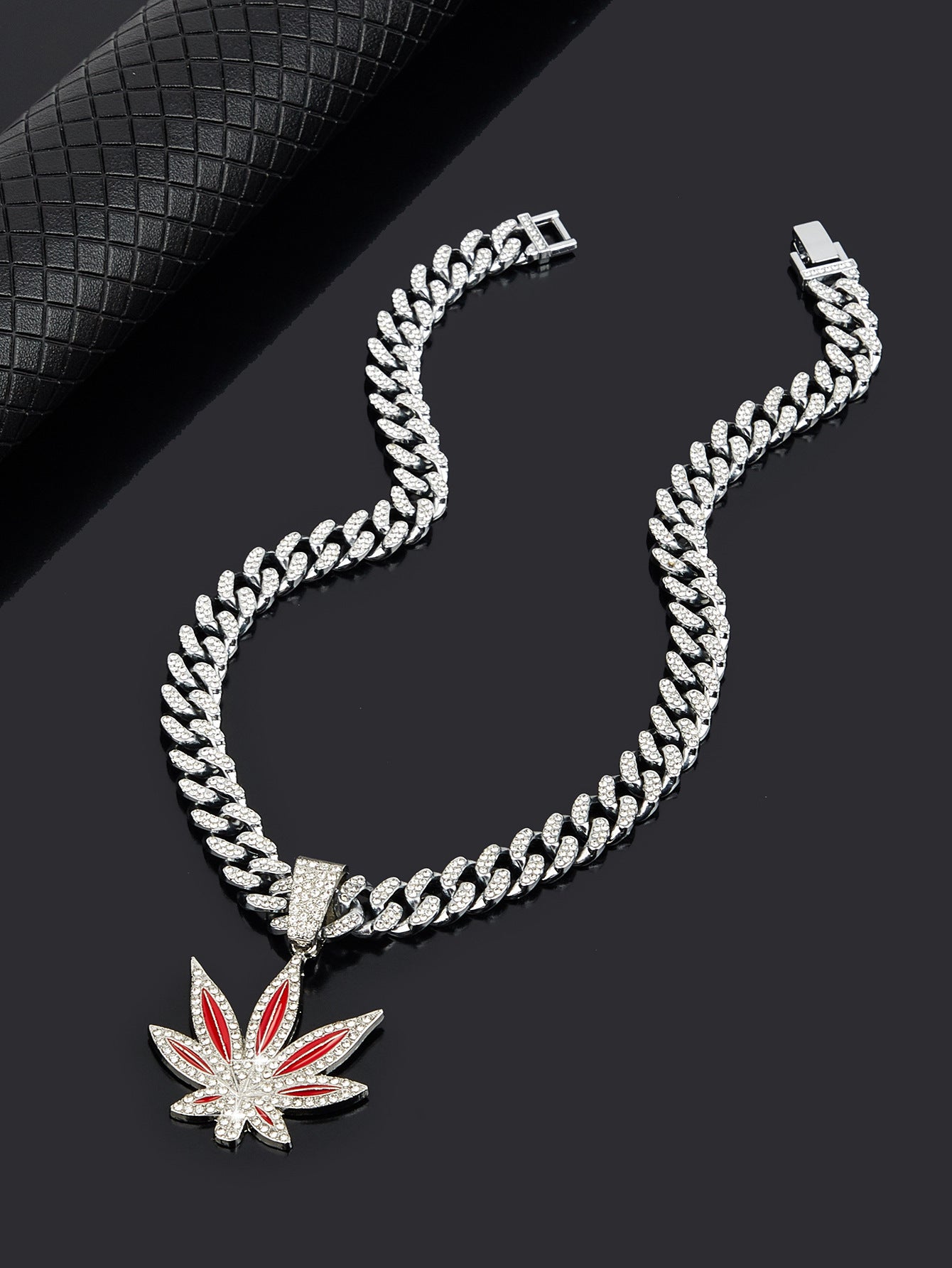 Fashionable Diamond-Studded Maple Leaf Necklace