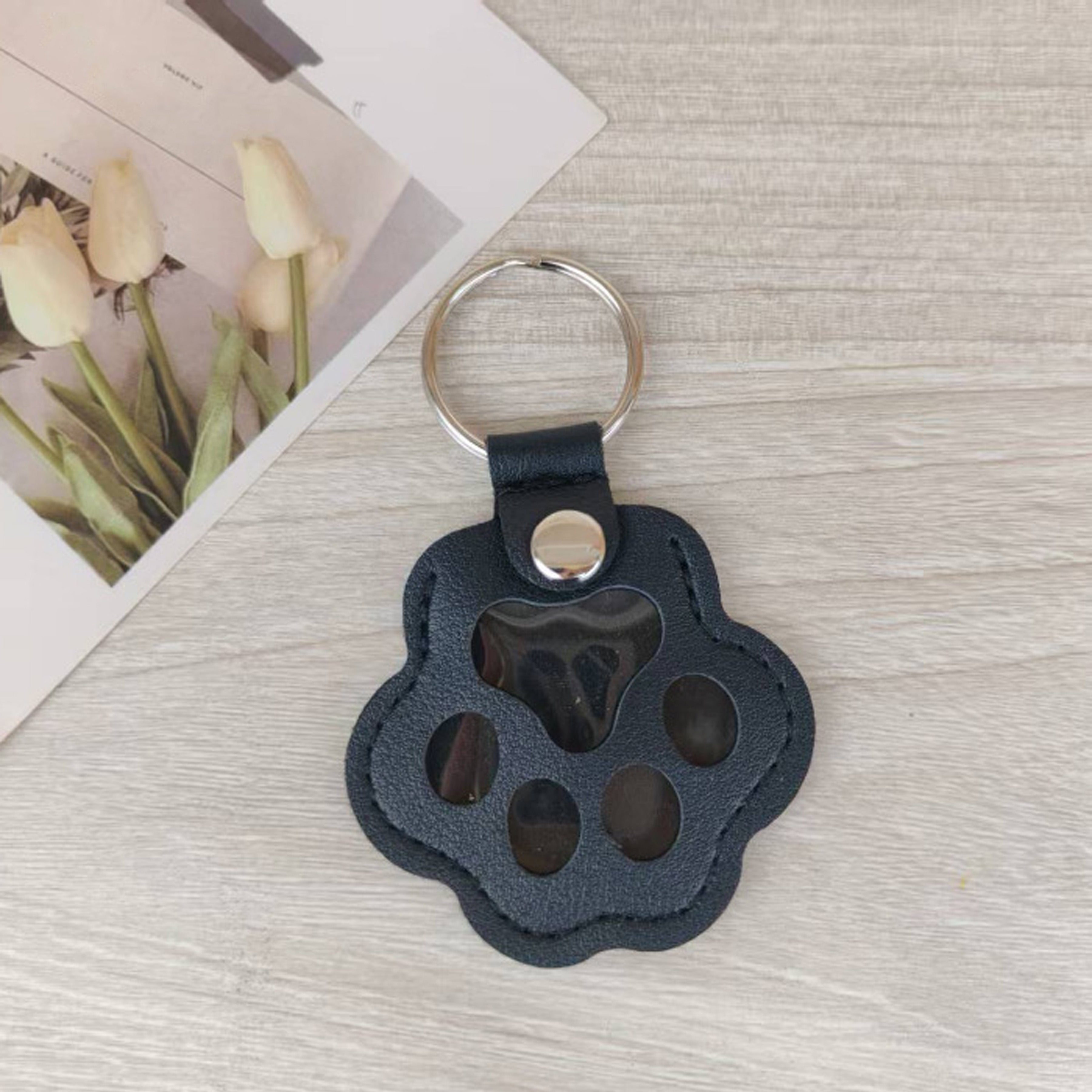 Creative pet hair storage leather keychain