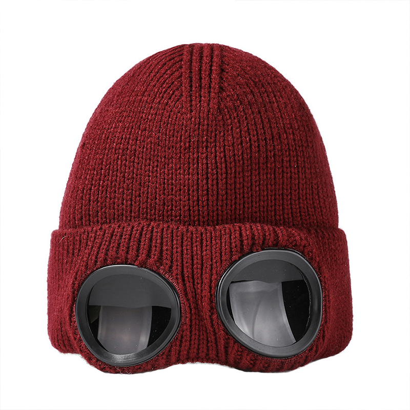 Stylish and versatile knit hat with windproof goggles