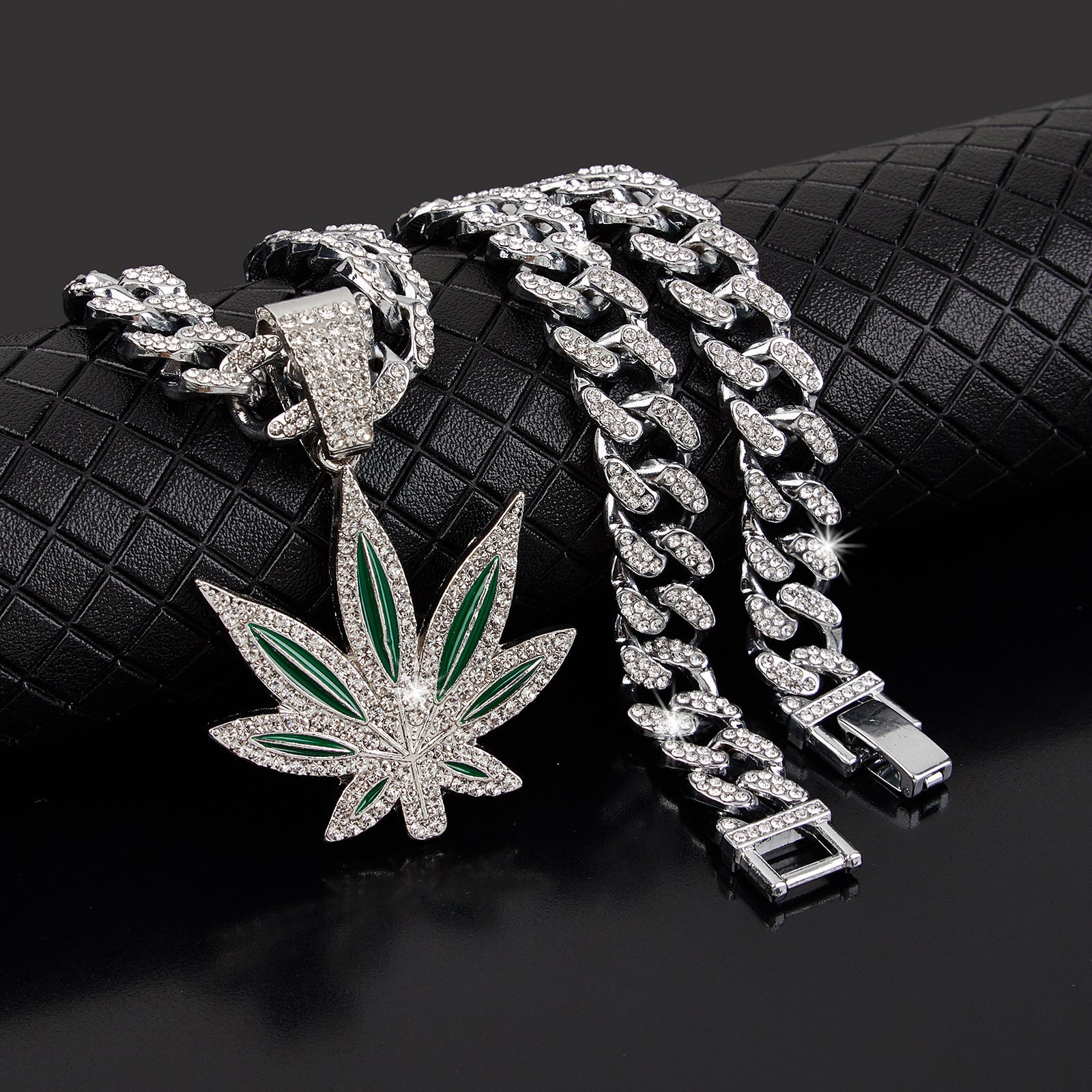 Fashionable Diamond-Studded Maple Leaf Necklace