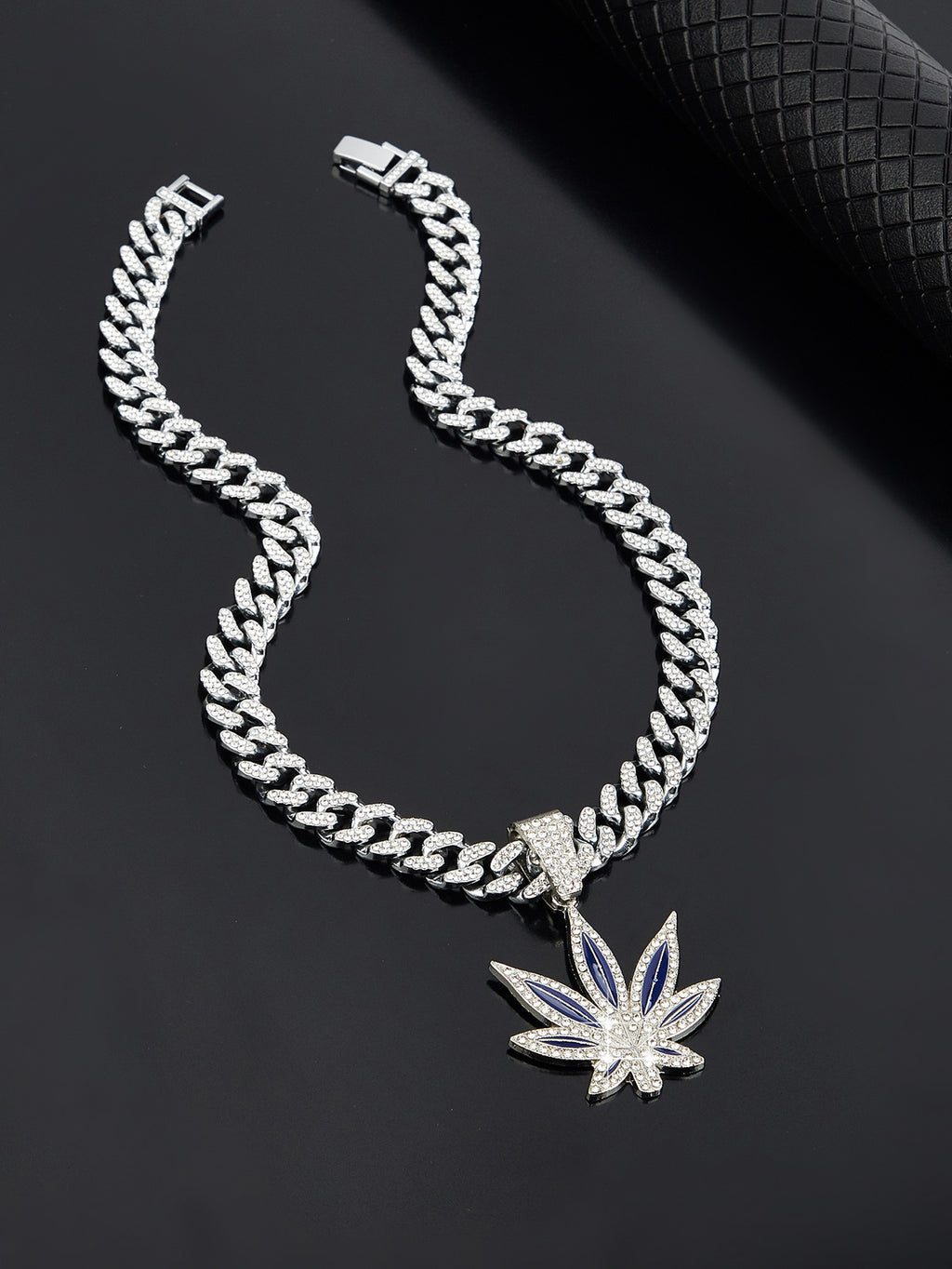 Fashionable Diamond-Studded Maple Leaf Necklace