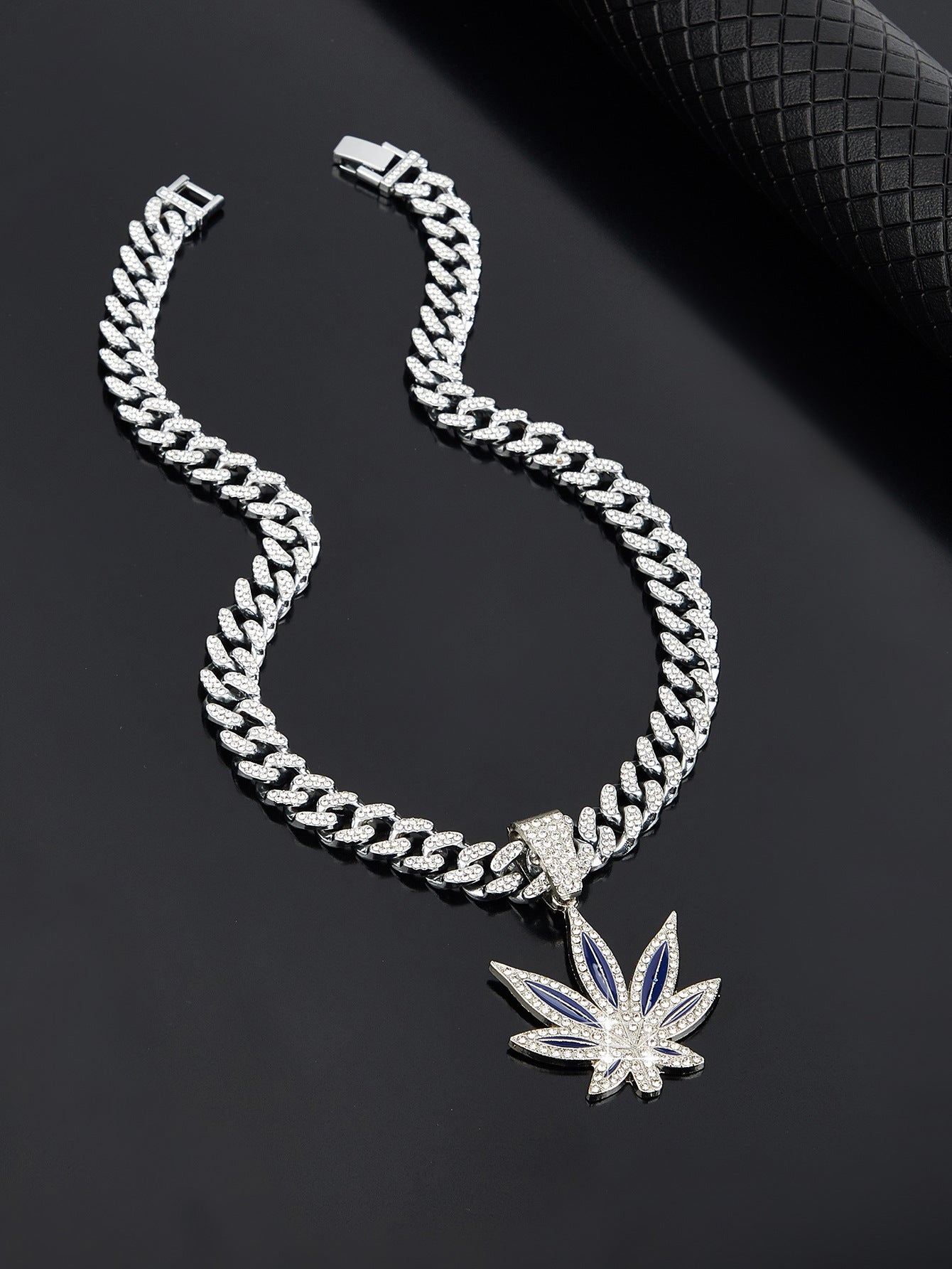 Fashionable Diamond-Studded Maple Leaf Necklace