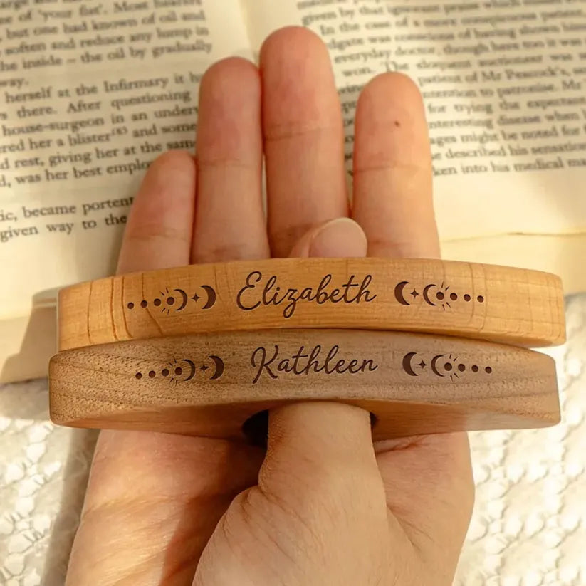 Portable wooden thumb clamp book press