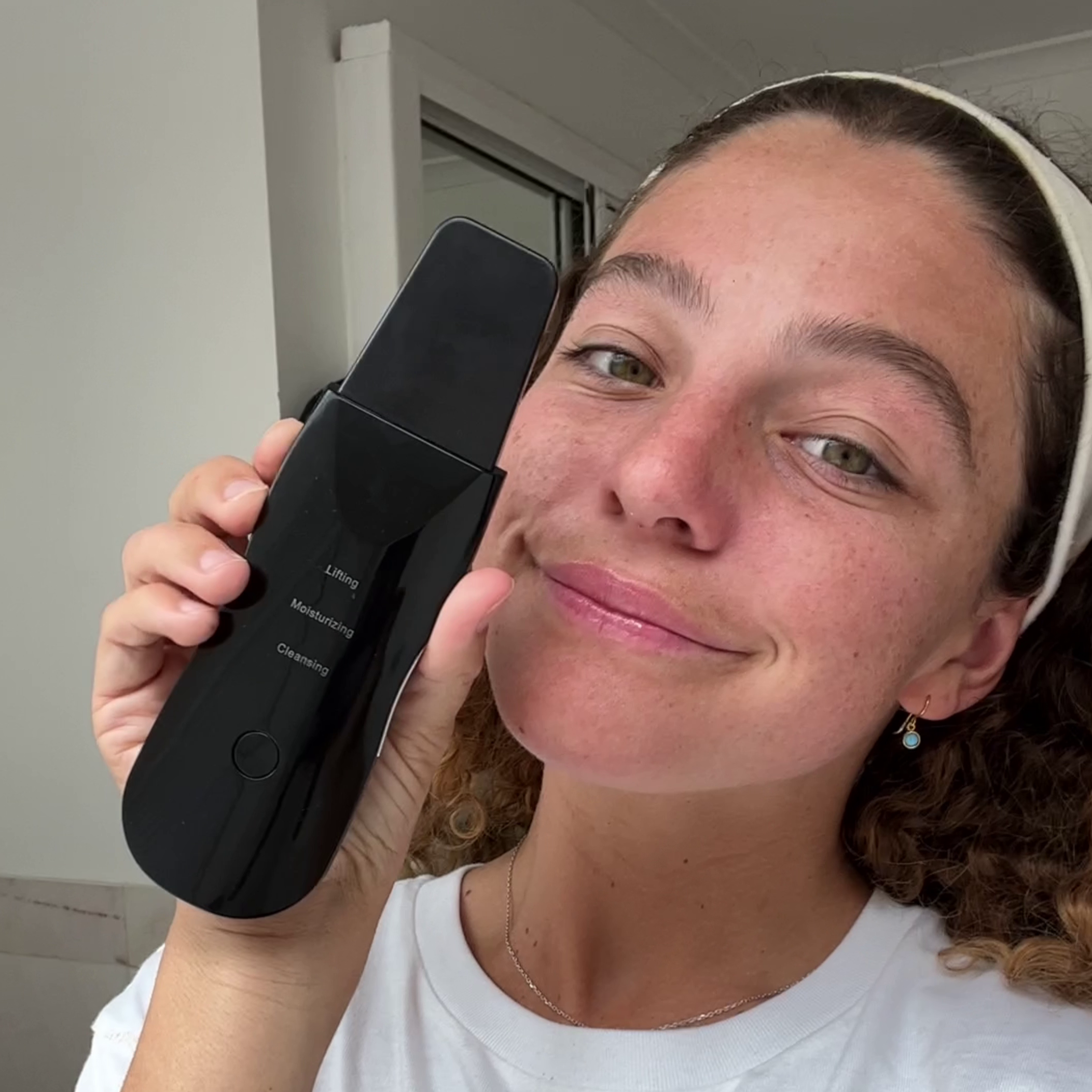 Ultrasonic Skin Scrubber - Gentle Face Shovel & Applicator Tool for Pore Cleansing, Blackhead Removal