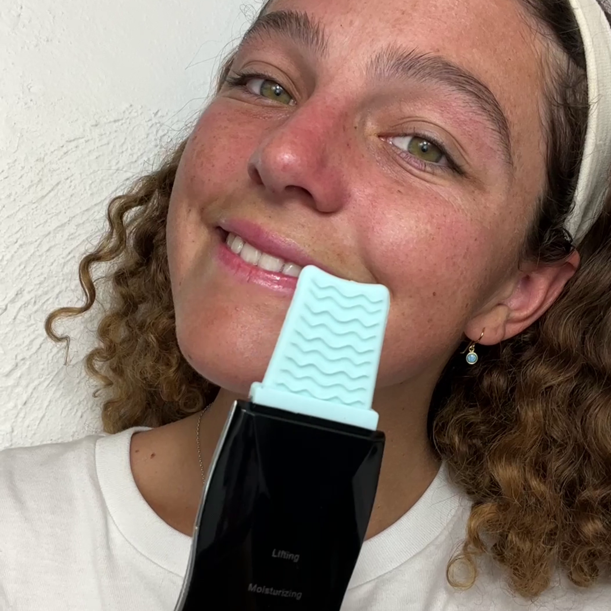 Ultrasonic Skin Scrubber - Gentle Face Shovel & Applicator Tool for Pore Cleansing, Blackhead Removal